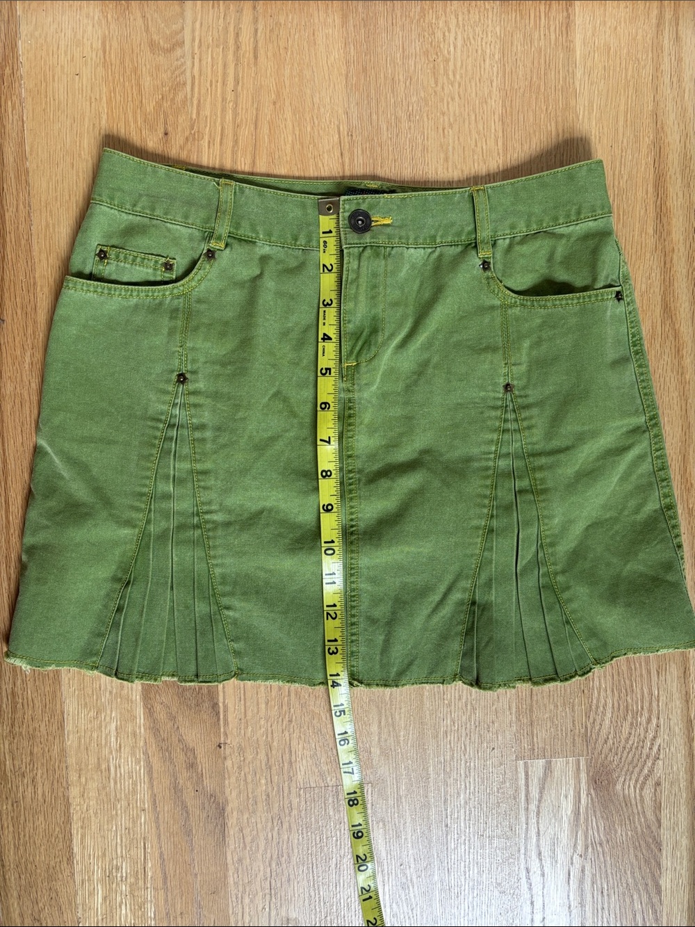 Y2K Fiorucci Green Pleated Mini Skirt Size 5 - Picture 4 of 7